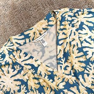 Diane von Furstenberg 100% silk wrap dress